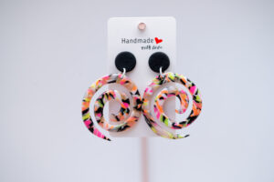 Boucles d'oreilles carrées jaune spirales dominance orange style 80