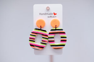 Boucles d'oreilles thème orange et rayures multicolore