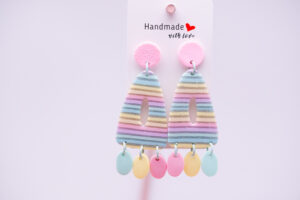 Boucles d'oreilles avec pampilles pastel