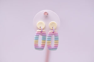 Boucles d'oreilles fille rayures pastel 1