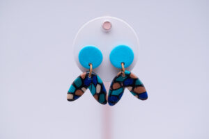 Boucles d'oreilles enfant boomerang camaïeu bleu