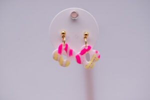 Boucles d'oreilles enfant losange rose et jaune fluo