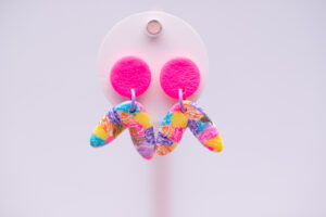 Boucles d'oreilles enfant boomerang rose jaune et violet