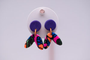 Boucles d'oreilles enfant boomerang multicolore bleues et roses