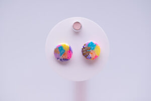 Boucles d'oreilles enfant puce rond multicolore
